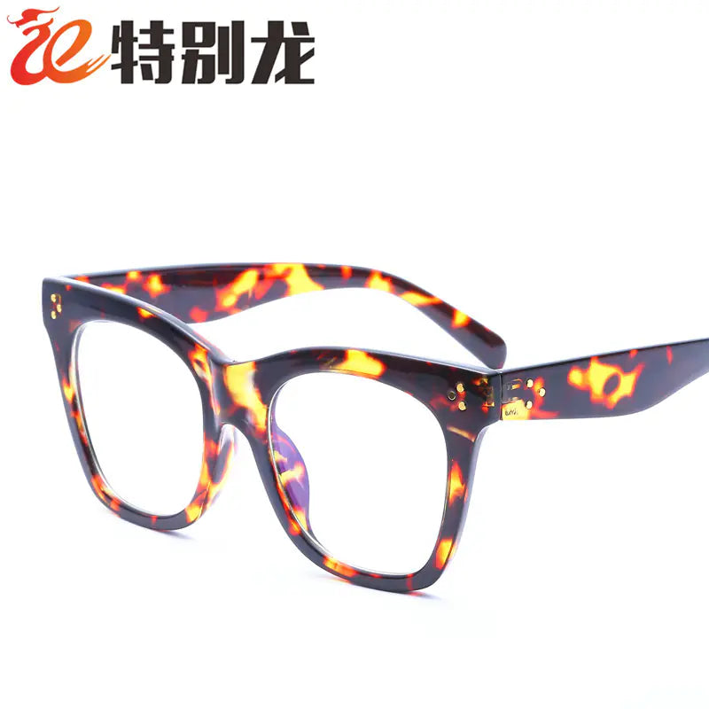 Fashionable Oversized Sunglasses for Women (Model 66189)
