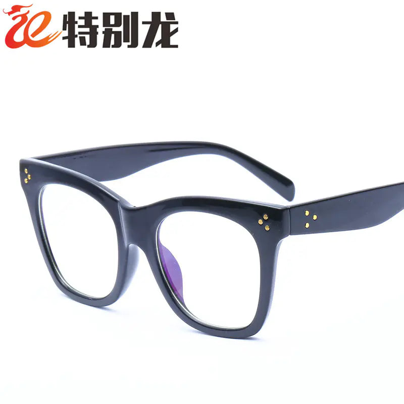 Fashionable Oversized Sunglasses for Women (Model 66189)