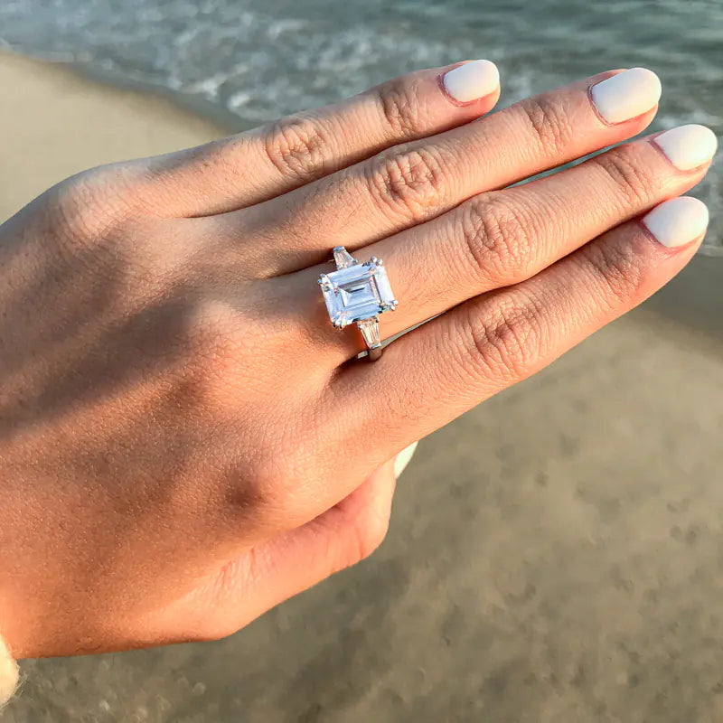 High-End Emerald Fashion Ring Jewelry