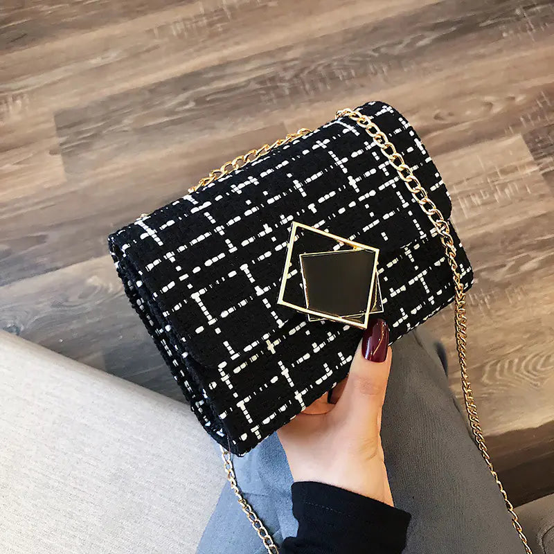 Trendy Woven Crossbody Bag with Chain Strap for Women