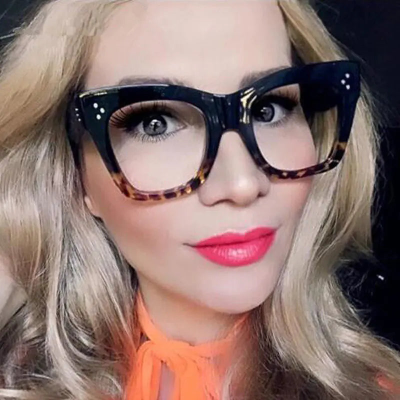 Fashionable Oversized Sunglasses for Women (Model 66189)