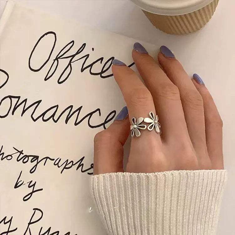 Hollow Flower Women's Fashion Personalized Ring
